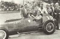 Альберто Аскары перед стартом Инди-500 в 1952 году