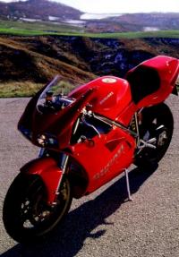 Ducati 911 в ярком окрасе похож на 2-хколёсный Феррари